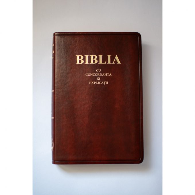biblia cu explicatii si concordanta culoare maro
