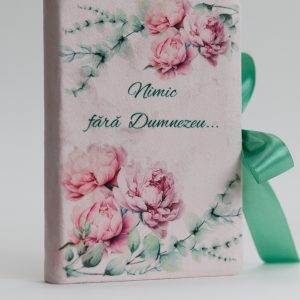 Biblia handmade, model 1, coperta de catifea, flexibila, marime medie, margini aurii, index, cuv. lui Isus cu rosu