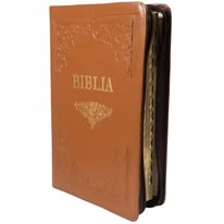 Biblie din piele handmade, marime medie, maro deschis, simbol cruce, fermoar, index, margini aurii, cuv. lui Isus cu rosu 