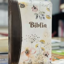 Biblie marime medie, piele ecologică, model floral maro, fermoar, index, margini aurii, cuv. lui Isus cu rosu