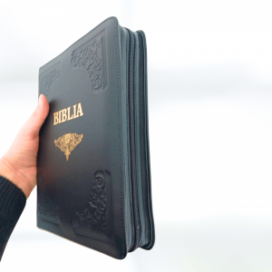 Biblia de studiu inductiv (trad. D. Cornilescu), piele naturala handmade, neagra, fermoar, margini aurii