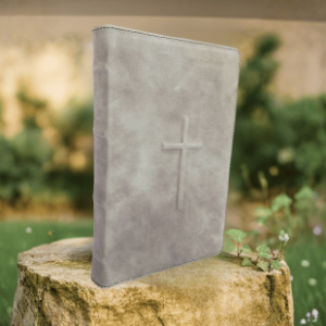 Biblie mare, piele, culoare gri, fermoar, index, margini aurii simbol cruce gravata, cuv. lui Isus cu rosu