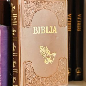 Biblia hand made , format mare .