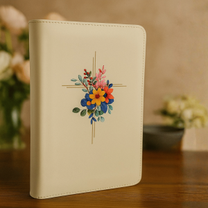 Biblie din piele, marime medie, crem deschis, imprimeu cruce floral, fermoar, index, margini aurii, cuv. lui Isus cu rosu