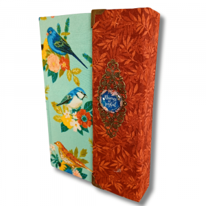 Biblia handmade, marime medie, inchidere cu clapeta, coperta tare textila, margini aurii, index, cuv. lui Isus cu rosu