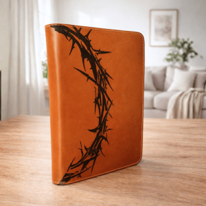 Biblie din piele, marime medie, maro roșcat, simbol coroană, fermoar, index, margini aurii, cuv. lui Isus cu rosu