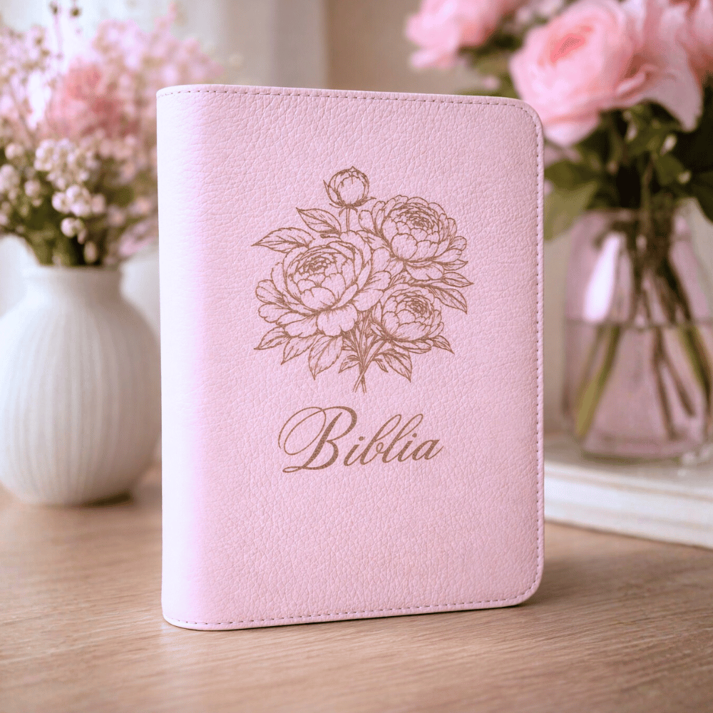 Biblie din piele, marime medie, roz pal, simbol gravat floral, fermoar, index, margini aurii, cuv. lui Isus cu rosu