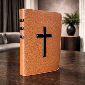 Biblia coperta editie limitata, piele maro, medie, fermoar, index, aurita, simbol cruce, cuv. lui Isus cu rosu